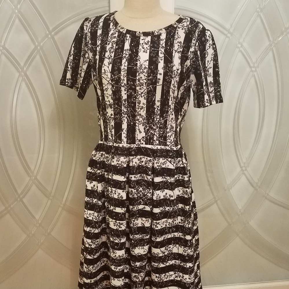 LuLaRoe Black & White Print Amelia Dress Size L